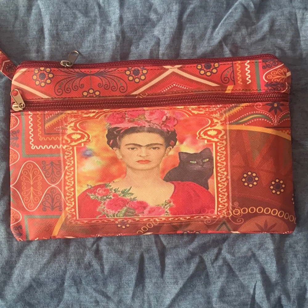 Frida with Cat wristlet - Picture 1 of 4